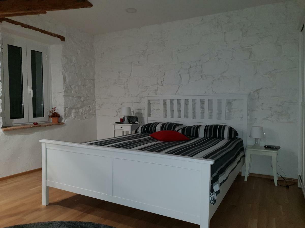 Stone Wall Apartment Izola Exterior photo